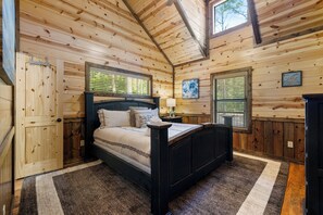 4 habitaciones, tabla de planchar con plancha, wifi y ropa de cama 