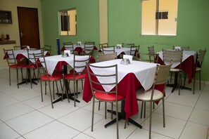 Ilmainen päivittäinen buffetaamiainen 