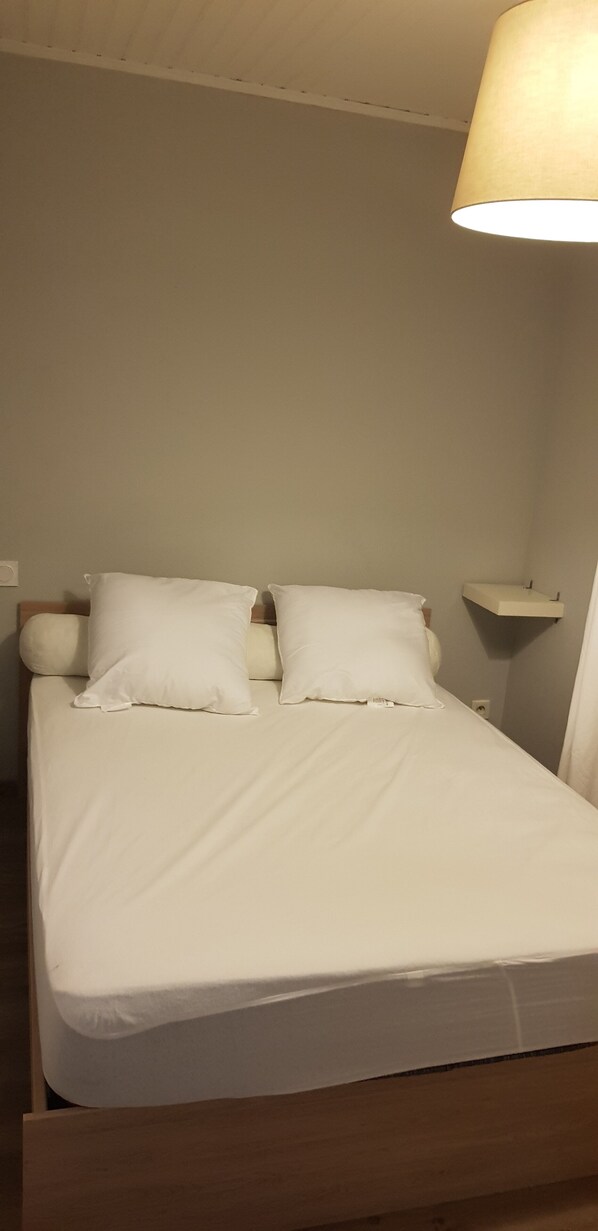 1 室のベッドルーム、WiFi