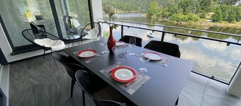 Apartments -Saaldorf WG 5 with balcony and view of the reservoir