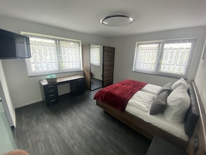 2 Schlafzimmer, Schreibtisch, WLAN, Bettwäsche