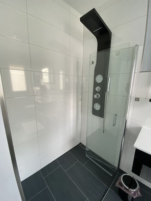 2 habitaciones, escritorio, wifi y ropa de cama