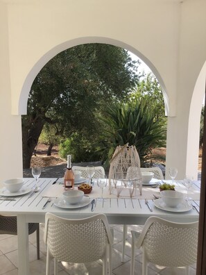 Outdoor dining - Stunning Distant sea views, Immersed in olive trees with PRIVATE POOL built 2021 (Carovigno)