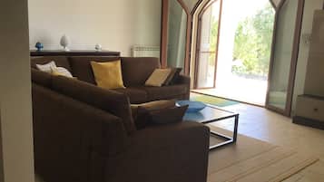 Smart TV, video games, DVD player, ping pong