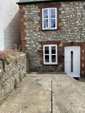 Exterior detail - Cosy Devon Cottage in a stunning location (Axminster)