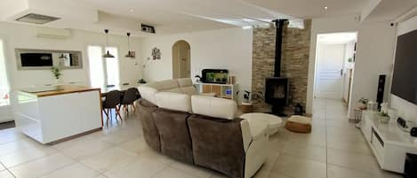 Smart TV, fireplace, DVD player, offices