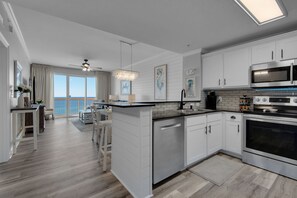 Fridge, microwave, oven, stovetop - Calypso 704 West - Beach Chairs, FREE Activities Each Day, and More (Panama City Beach)