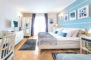 1 bedroom, in-room safe, desk, iron/ironing board