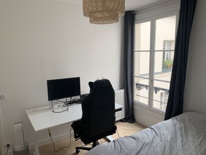 2 habitaciones, tabla de planchar con plancha y wifi gratis 