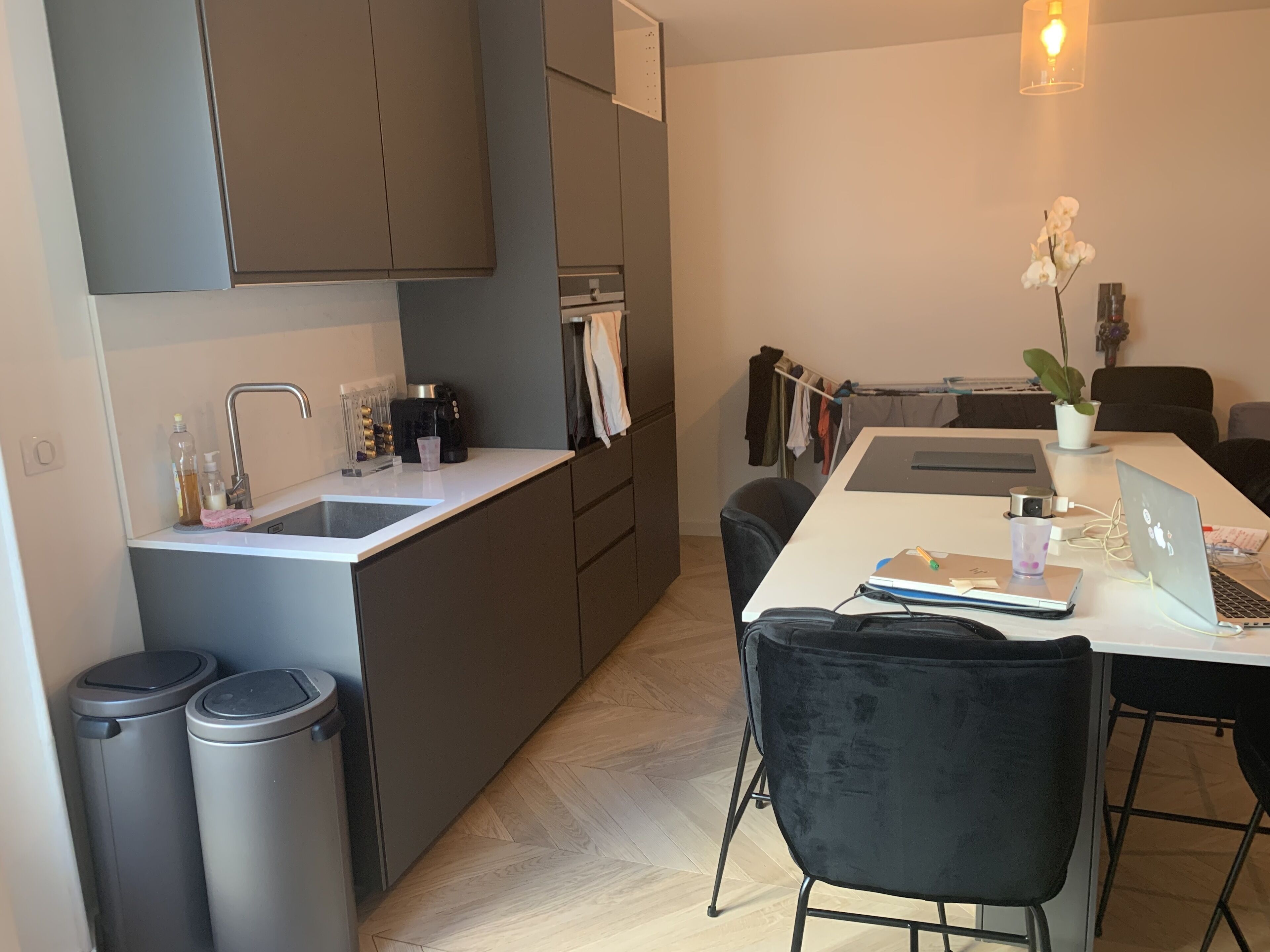 Kylskåp, mikrovågsugn, ugn och spishäll