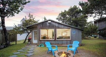 Shore Dr. Cottage - Steps to surf & pub.