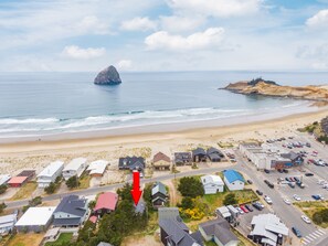 Beach nearby - Shore Dr. Cottage #105 - Steps to surf & pub. Cute & affordable cabin (Cloverdale)