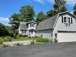 Exterior - Lakeview Cottage - Guest Cottage on Goodyear lake - close to Baseball Parks. (Maryland)
