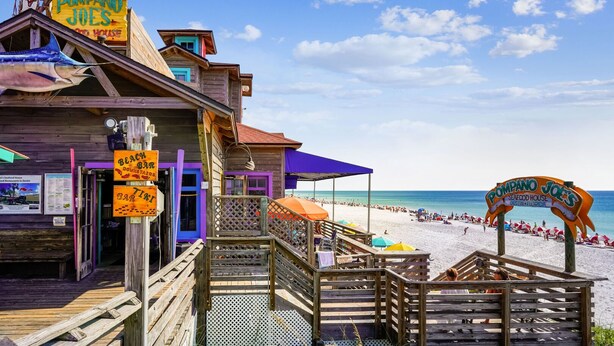 A wooden building with a beach bar and a seafood house sign. - 🌊Ground Floor | Beach Front | Upscale + Disc. Beach Service-Beach Blessing🌊 (Miramar Beach)