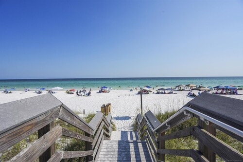 Beach Life @ Summerspell | Steps to Sand| Pet-Friendly| Ground Floor | Pool Access!