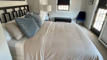 4 bedrooms, desk, iron/ironing board, travel crib