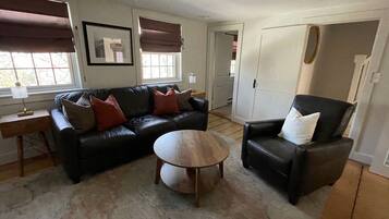 TV connectée, livres, espaces bureaux, imprimantes