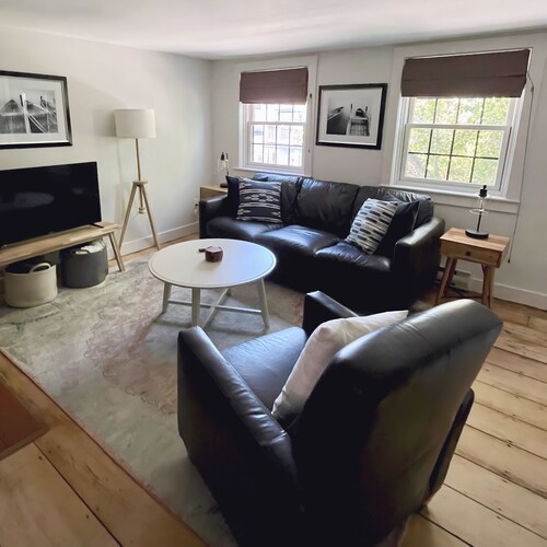 4Bdrm 2 Bath Gem Prime Location, Cozy & Convenient