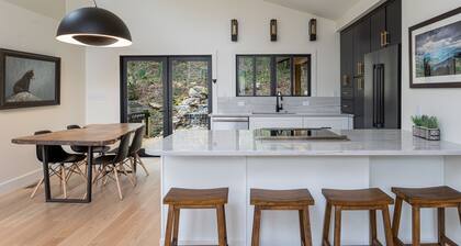 Falling Waters Cabin | Sleek & Stylish One Level Living