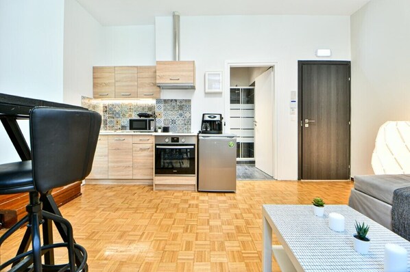 Fridge, microwave, oven, stovetop