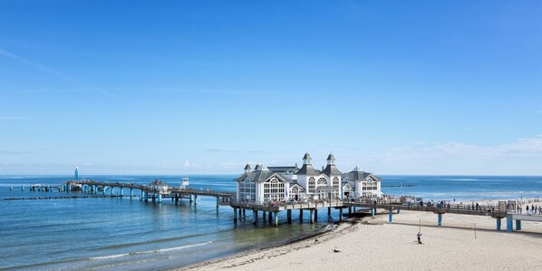 Plage, chaises longues