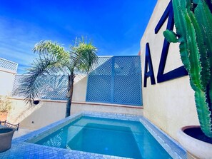 Een verwarmd zwembad