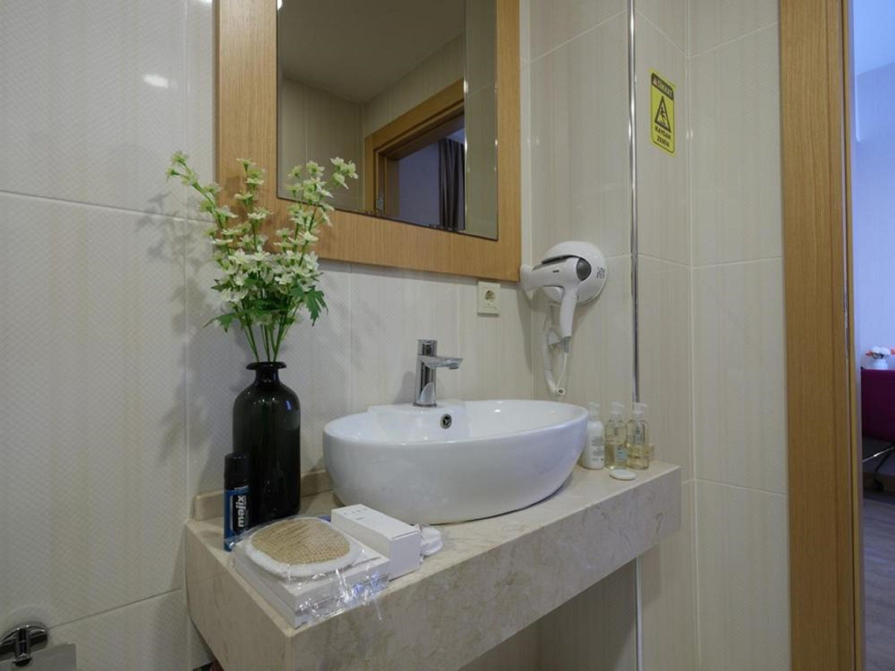 shower, free toiletries, hair dryer, dressing gowns