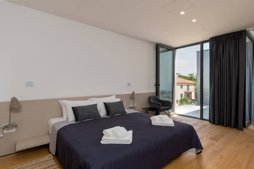 6 camere, una scrivania, ferro/asse da stiro, Wi-Fi