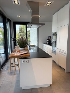 Kühlschrank, Ofen, Herdplatte, Geschirrspüler
