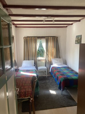 4 bedrooms, WiFi, bed sheets