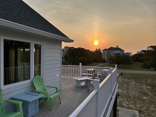 E-SEA-LIVIN' Oceanside Coastal Cottage in Corolla, 4 min walk to the beach!