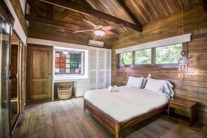 4 bedrooms, in-room safe, desk, free WiFi