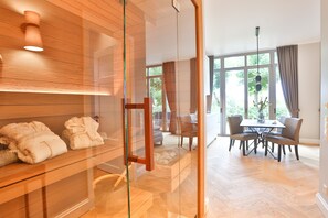 2 bedrooms, in-room safe, iron/ironing board, travel cot