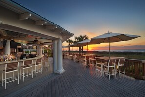 Bar (on property) - Marriott's Surf Watch - Luxury 3 BR Villa in the heart of Hilton Head Island (Hilton Head Island)