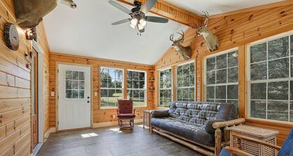 NEWLY REMODELED 2 BED CABIN ON ATV/SNOWMOBILE TRAIL