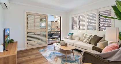 Cosy Unit with Parking near New Farm Park & River