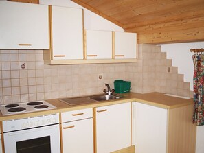 Fridge, oven, stovetop, coffee/tea maker - Apartments Luxner - Fügen im Zillertal / Apartment with balcony  (Fügen)