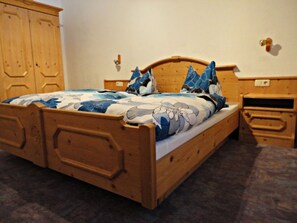 2 bedrooms, free WiFi, bed sheets - Apartments Luxner - Fügen im Zillertal / Apartment with balcony  (Fügen)