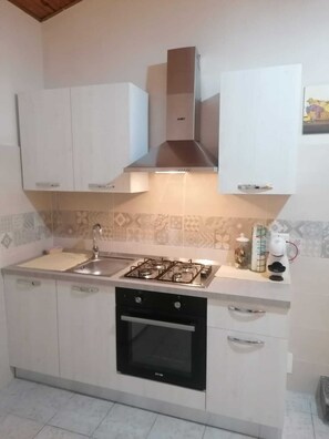 Wasserkocher mit Kaffee-/Teezubehör, Kochgeschirr/Geschirr/Besteck