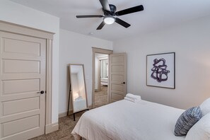 5 bedrooms, WiFi, bed sheets