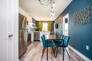 Dining - Cozy Modern Home in Downtown Atlanta (Atlanta)