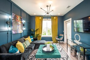 TV, offices - Cozy Modern Home in Downtown Atlanta (Atlanta)