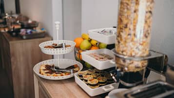 Free daily buffet breakfast