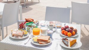 Free daily buffet breakfast  - La Corte di Pulicinu (Arzachena)