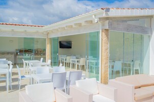 Café da manhã com buffet grátis todos os dias