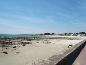 På stranden