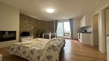 1 Schlafzimmer, BĂŒgeleisen/BĂŒgelbrett, WLAN, BettwĂ€sche