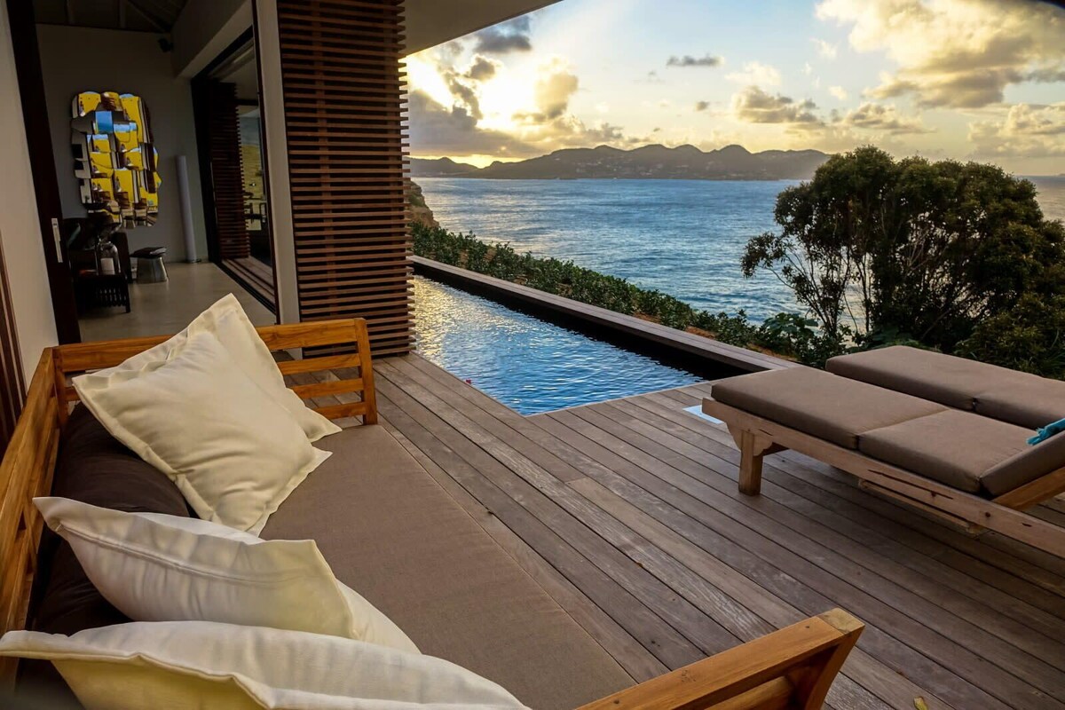 Villa BelAmour terrace with infinity pool and sweeping ocean view