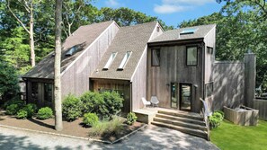 Exterior - Contemporary and serene estate with heated saltwater pool, expansive... (East Hampton)