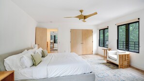 4 bedrooms, laptop workspace, iron/ironing board, Internet